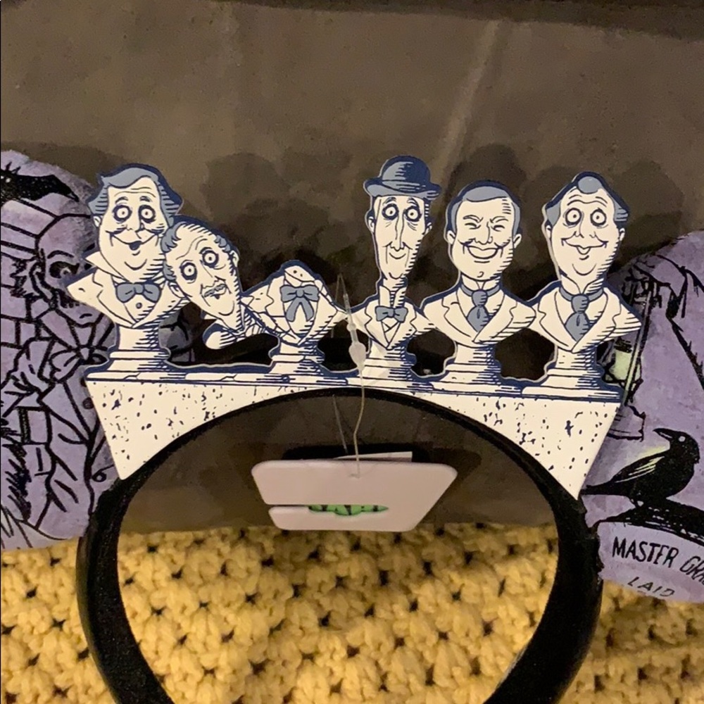 Disney Haunted Mansion Graveyard Ears - Picture 2 of 7